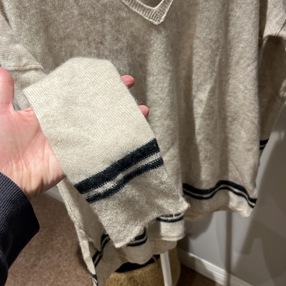 Velvet by Graham & Spencer | Stormy Cashmere Classics V-Neck Sweater - Picture 4 of 6